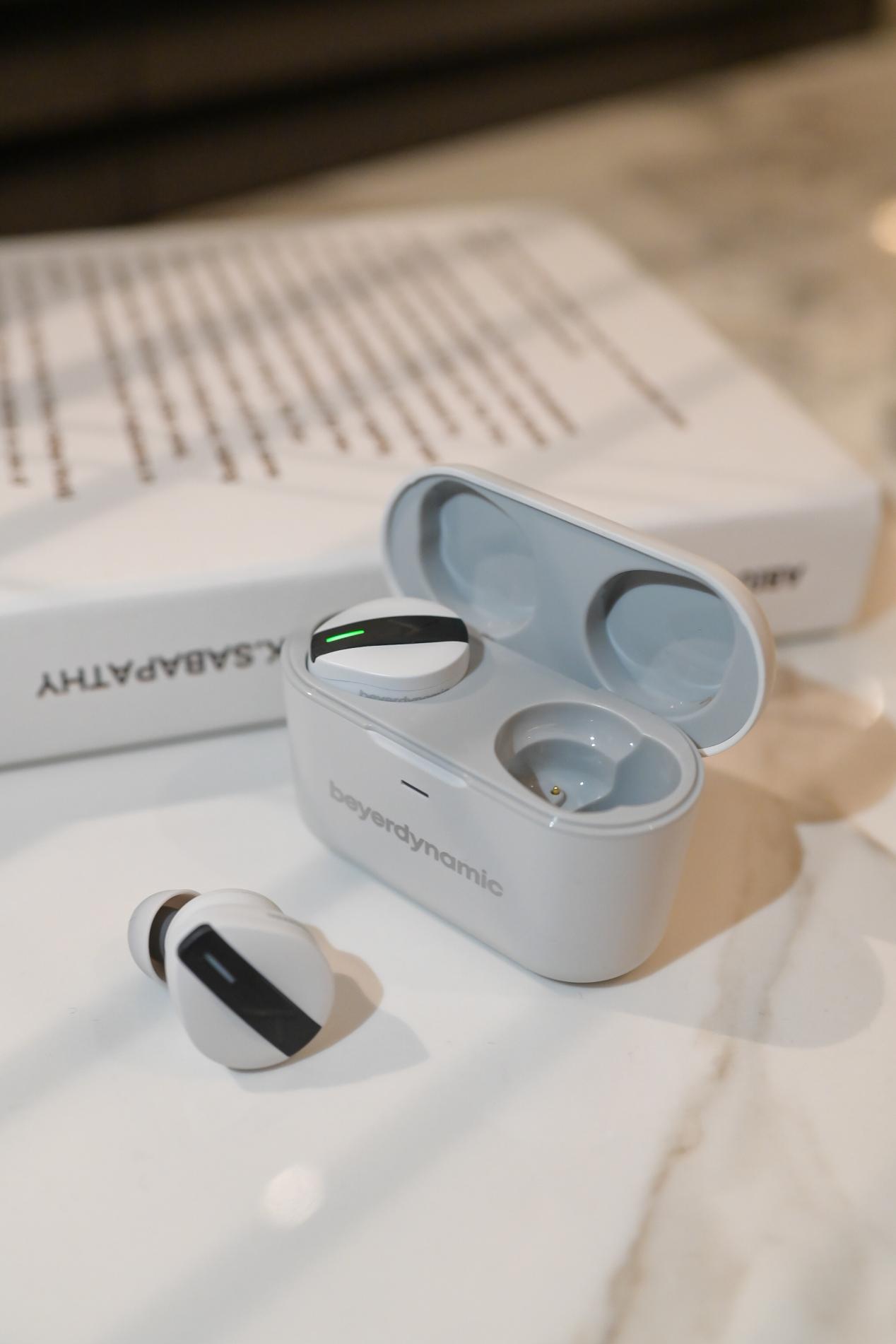 耳机|拜雅首款真无线FREE BYRD费兰朵怎么样?追求进阶耳机的玩家首选!