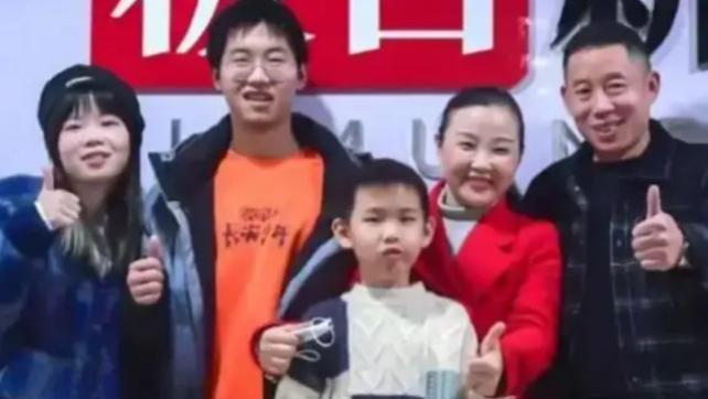 林峰|孙悦晒孙卓“变性”特效视频，网友：爷儿4个长的一个样