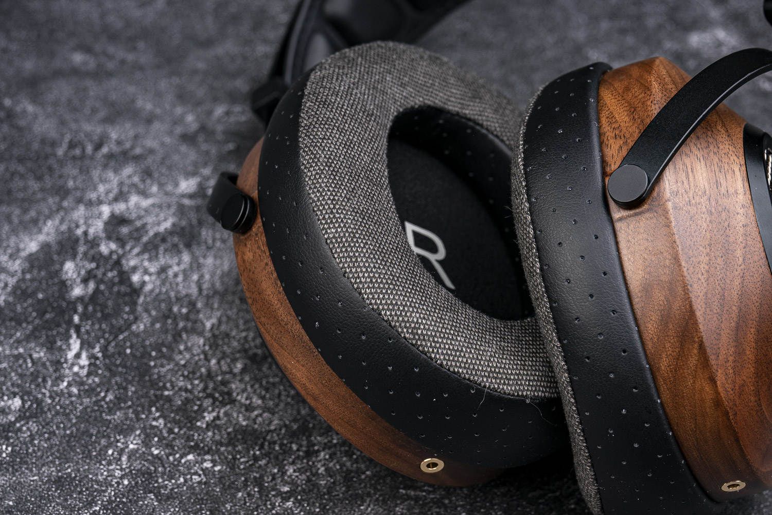 耳机|一副近乎理想的开放式便携头戴——SIVGA SV023