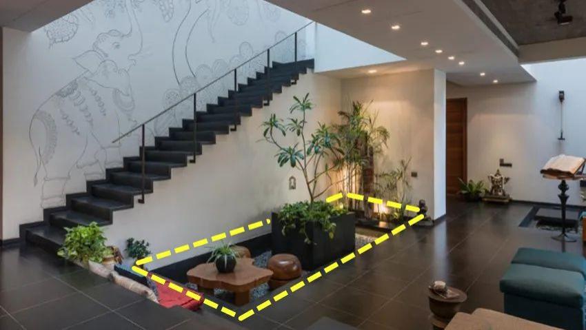 如果我有套复式别墅，楼梯下绝对不浪费，做下沉式茶室和水池有面子！