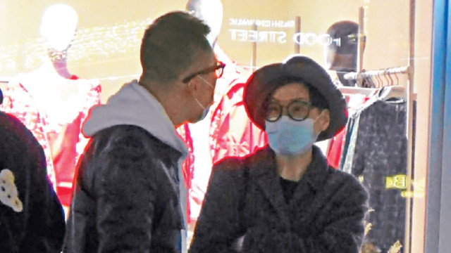 伍咏薇|TVB女艺人伍咏薇与老公有说有笑买红酒 老公曾出轨获原谅