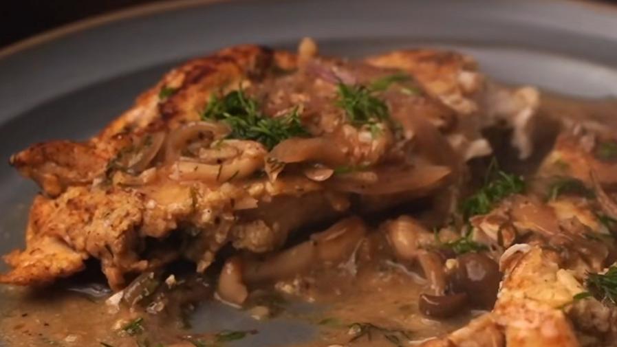 鸡胸肉|鸡胸肉盘也可以鲜嫩多汁，法式鸡排做法，让你吃鸡胸停不下来