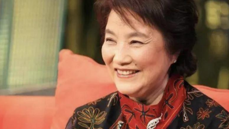 电影|演员祝希娟，嫁初恋恩爱58年，晚年和老伴住养老院