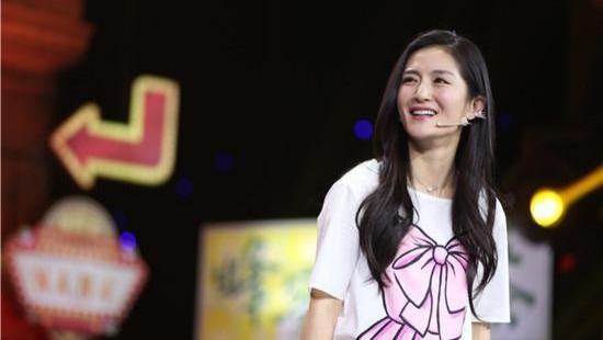 谢娜|《快本》停播5个月：谢娜，彻底装不下去了