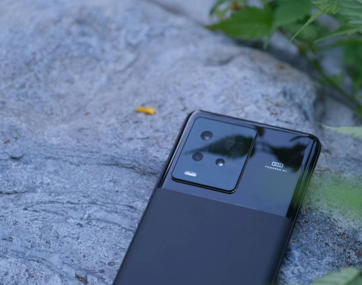 小米科技|预算3.5k左右, 这3款手机可以用三五年, 都是“好评王”