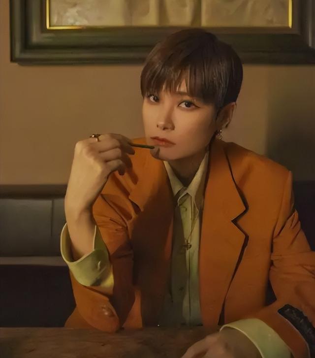 李宇春父亲 女儿4登春晚是我的骄傲 如今她38岁仍未婚让我操碎心 李宇春她爸 李宇春和妈妈