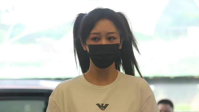 西装 杨紫私服终于被夸一回了！扎双马尾可爱减龄，30岁少女感还这么好