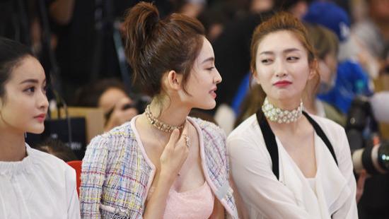 古力娜扎|娜扎不愧“合影天花板”，肤白貌美扎堆女星太吸睛，赢得轻轻松松