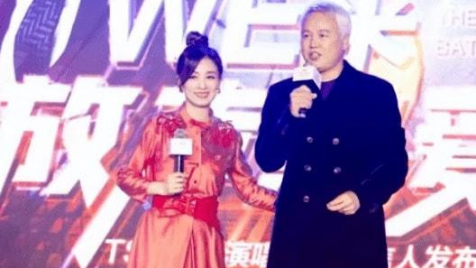 徐峥|徐峥风波后首露面回应现状，面部浮肿状态差，网友：一夜愁白头