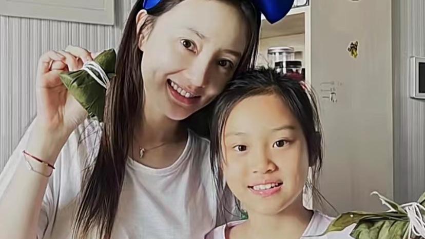 贾乃亮|贾乃亮在海南过端午，一个粽子咬一口，被网友吐槽：浪费粮食！