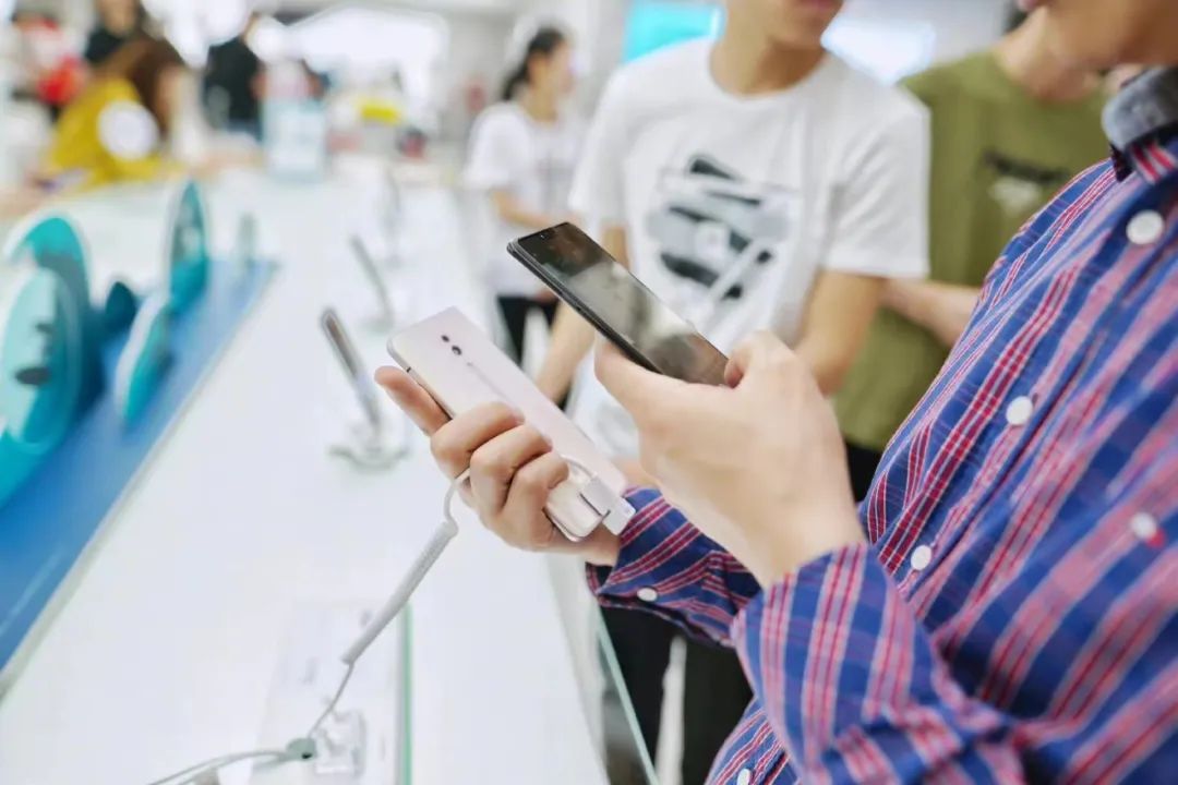 折叠屏|手机市场寒冬，但行业还没完