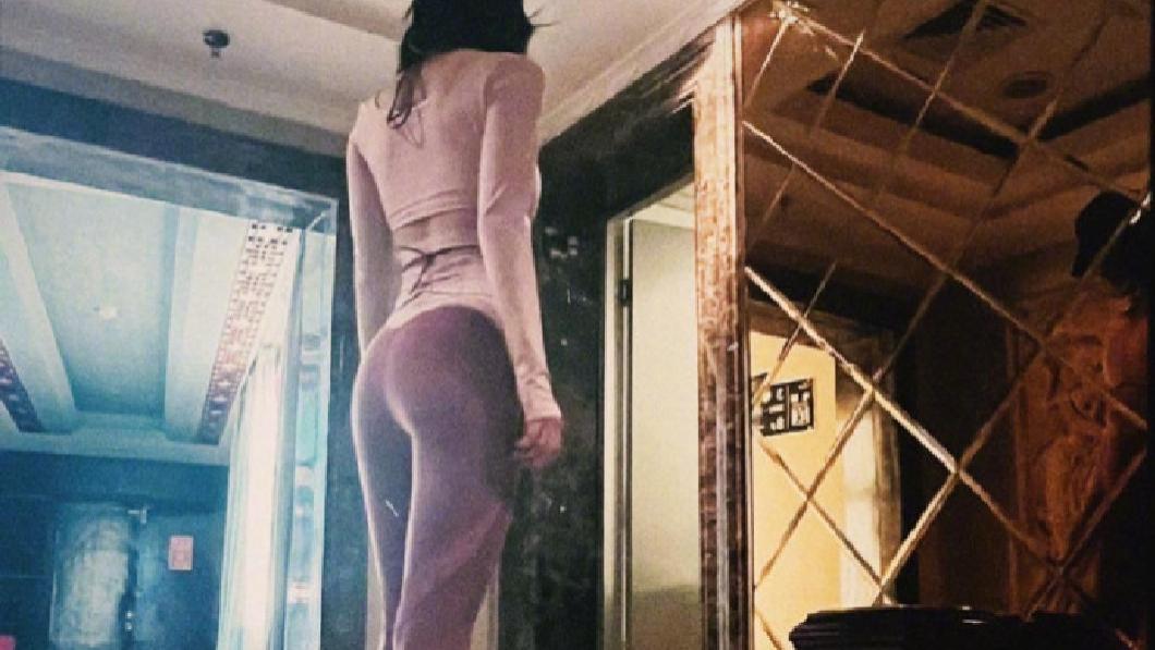 倪妮|33岁倪妮晒紧身衣运动照！蜜桃臀大长腿太瞩目 侧腰镂空零赘肉