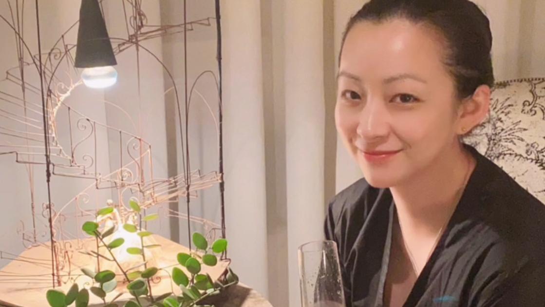 温兆伦|57岁温兆伦高调秀恩爱！告白小20岁三婚妻子，女方素颜出镜颜值高