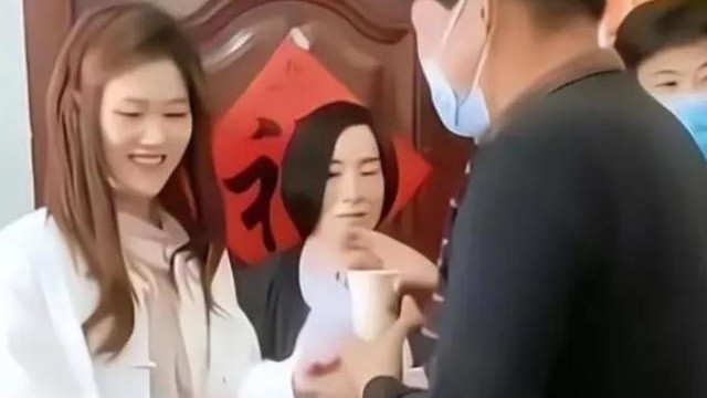 陈萌|曝朱小伟未婚妻并非本科学历，目前已从原单位辞职，网友：真可笑