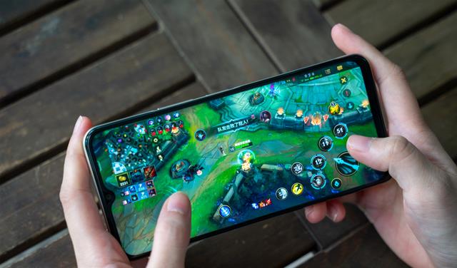 iqoo|iQOO开始备货6000mAh新机,8+256G或成为爆款,性价比就是有力量