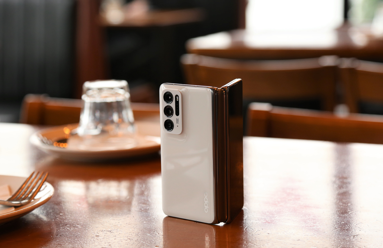 手机业|想要尝鲜折叠屏手机又怕价格高昂?这个款折叠单品值得了解一下