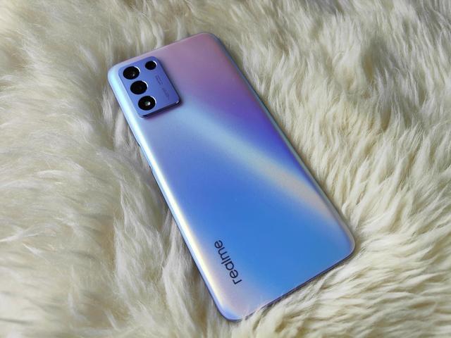 旗舰机|1500元以内买手机，内行人推荐这四款，体验媲美旗舰机