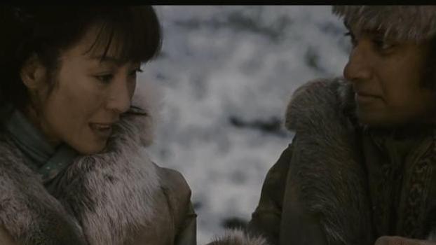 潜伏|一对亚洲母女为得到白人男性宠幸而互相残杀？这电影也真拍得出来