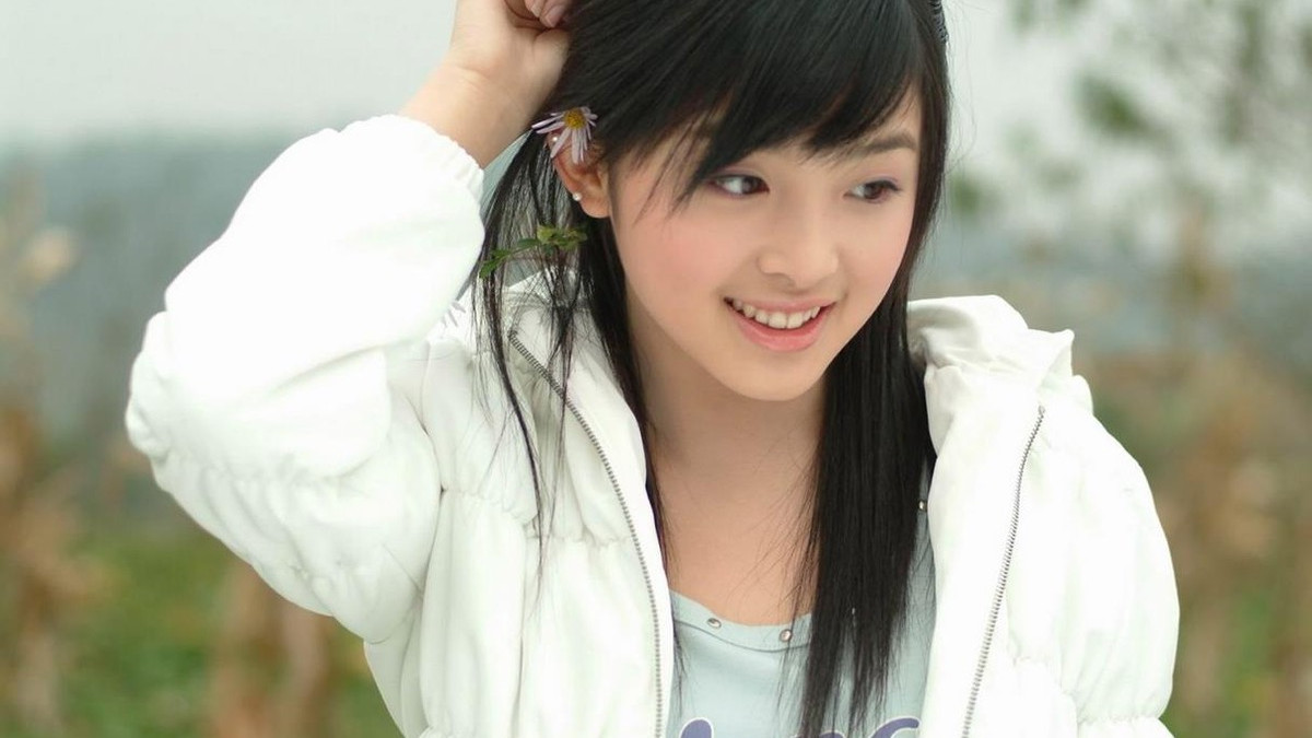 关畅|张含韵晚生10年，杨超越可能要失业