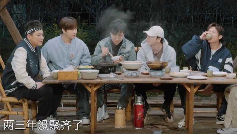 张杰|业内筹备快男团综，意外惹张杰粉不满：月薪千万和几千有什么好聊