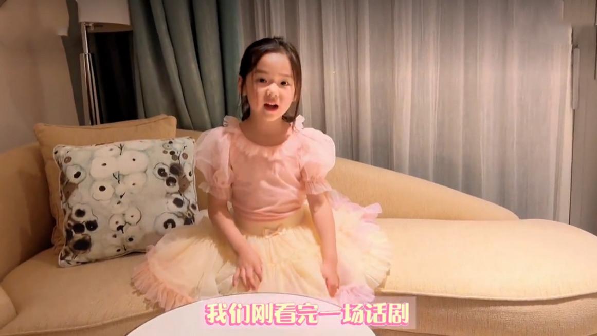 董璇|董璇带5岁女儿看话剧！酒窝五官酷似爸爸，高云翔独自下厨太心酸