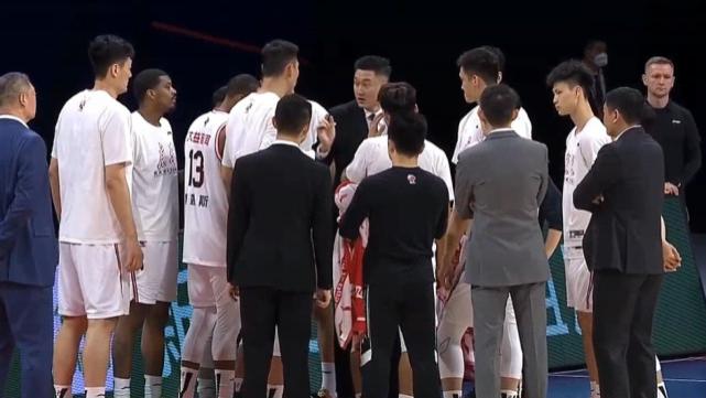 广东男篮|CBA爆发冲突！广东天津大将脸对脸互喷，裁判及时拉开+吹双方技犯