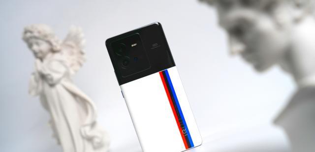 iqoo|买手机不要抠抠搜搜，建议一步到位！这款国产旗舰用三五年都行