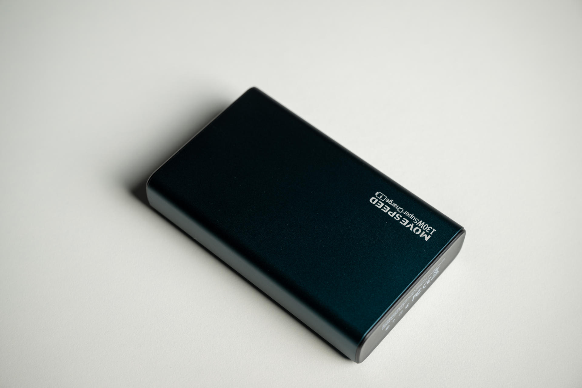 笔记本|手机笔记本同时充电,移速130WPD充电宝开箱