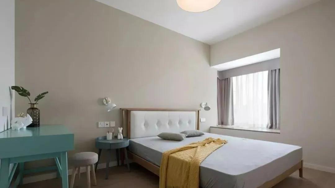 拆掉阳台隔断墙，无背景墙+不吊顶，把110㎡的家住成200㎡豪宅