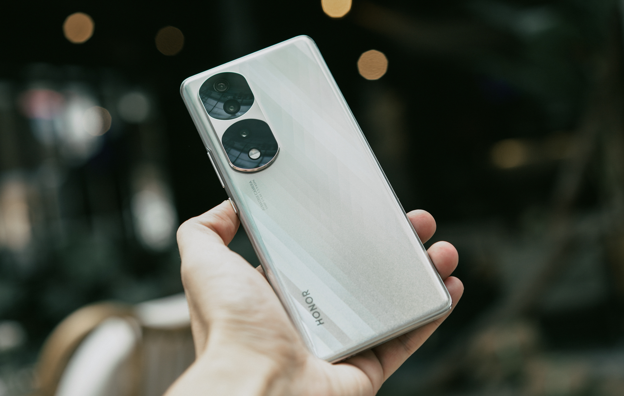 荣耀|一步到位，选一部能战三年的手机，只需3000多，且是大内存、强影像的