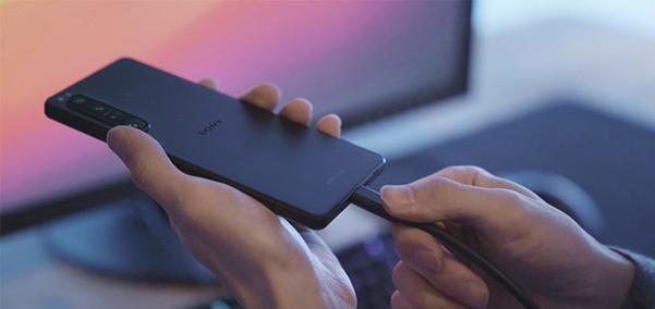 相机|索尼有多自信？12G+512G独版本卖8999，依旧有国人支持