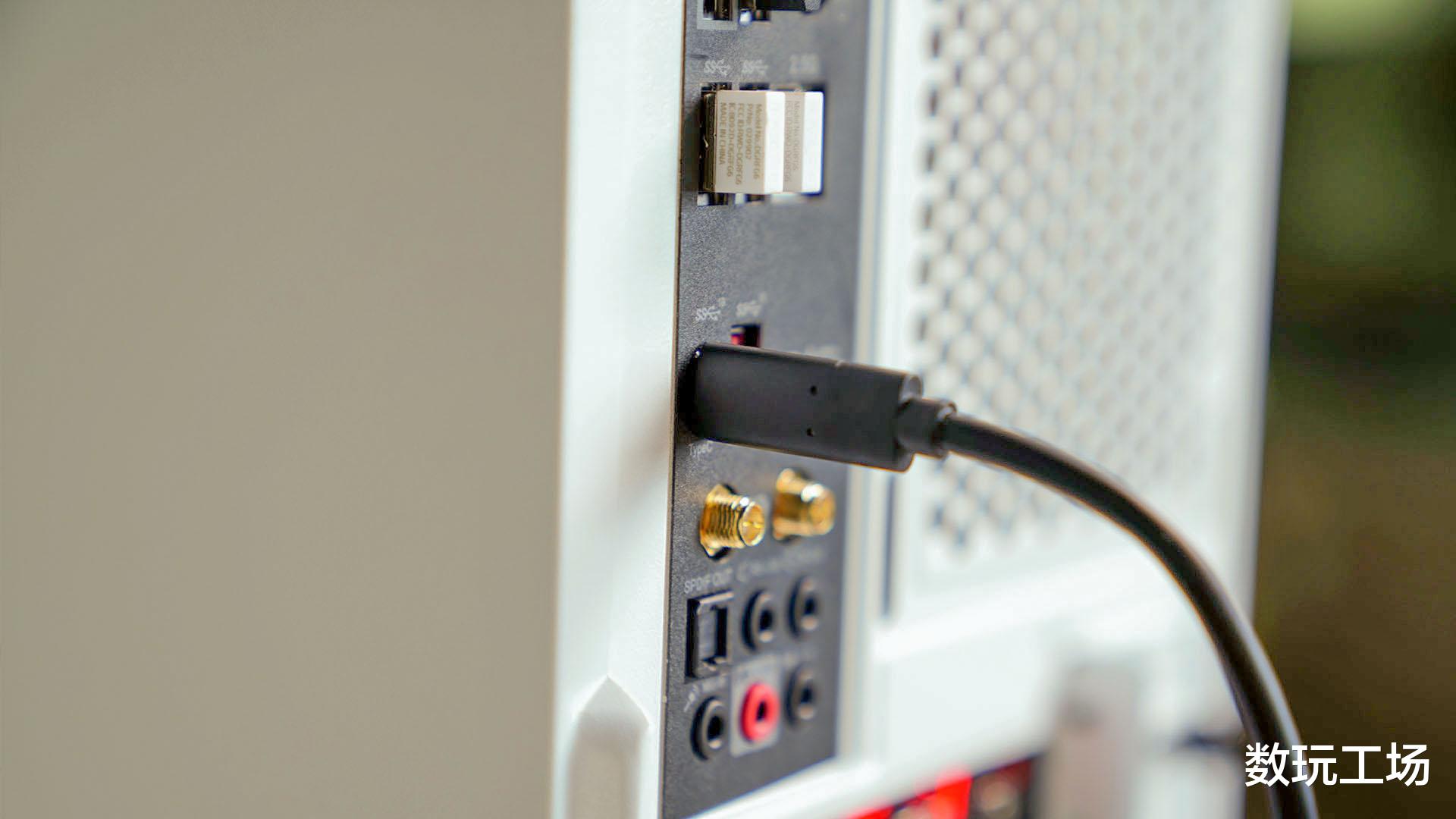 固态硬盘|比U盘快数十倍,英睿达X8移动固态硬盘开箱,传输速度1050MB/s