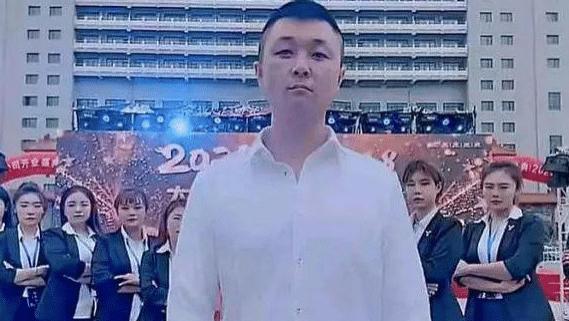 董洁|永久封禁的网红高调宣布回归网络直播，众星为他录制视频祝福