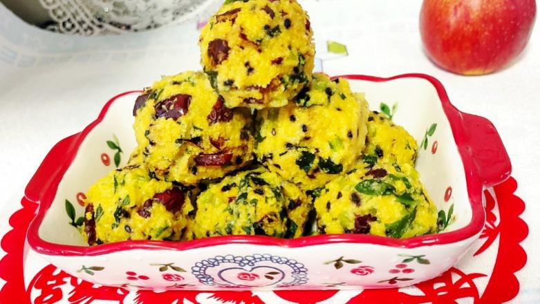 玉米面|我的轻断食晚餐，一碗玉米面放点青菜，搅拌好上锅蒸，咋吃都不胖