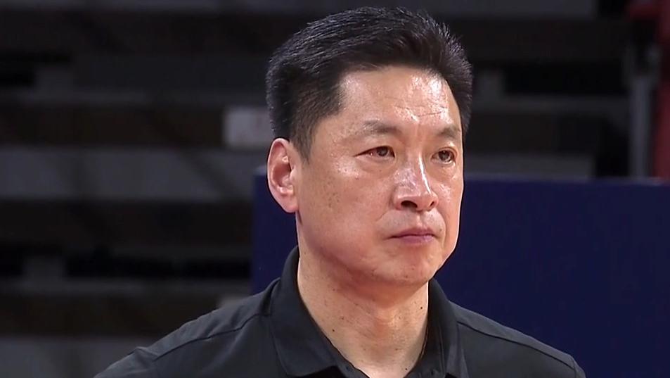 广厦男篮|广厦队2-0上海队！来看看赛后，李春江与王博说了什么？
