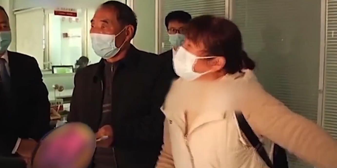 老人去世后14万遗产被冻结, 家属取钱遭到拒绝, 银行: 证明下自己