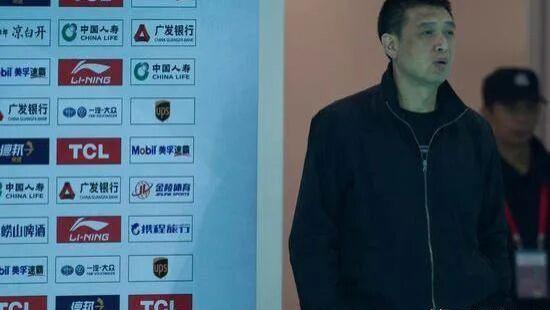 闵鹿蕾|闵鹿蕾曾通宵为球队看守大门，也曾被外教禁止坐在替补席，杨毅给出的评价很准确