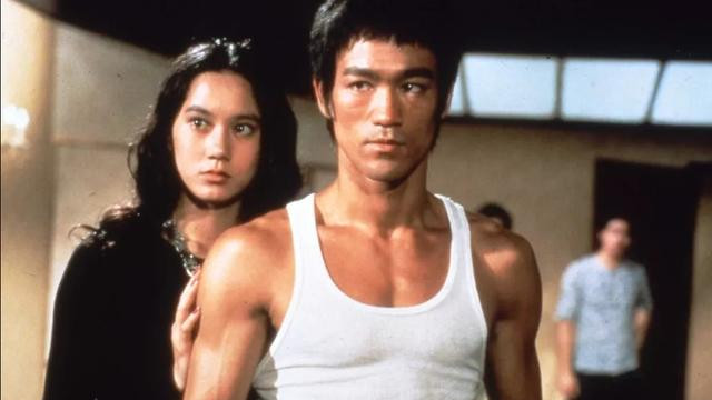 李小龙|提及武术宗师李小龙，拳王泰森直言：如若拳击没规则，我能打死他