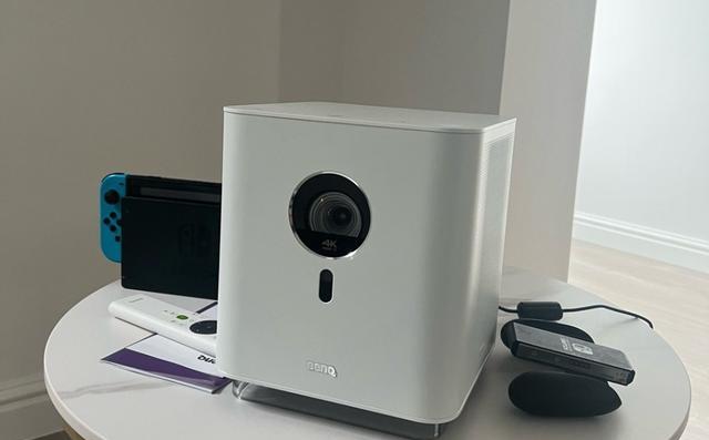 明基|明基GK100智能投影仪,科技和美学完美融合,封闭在家追剧