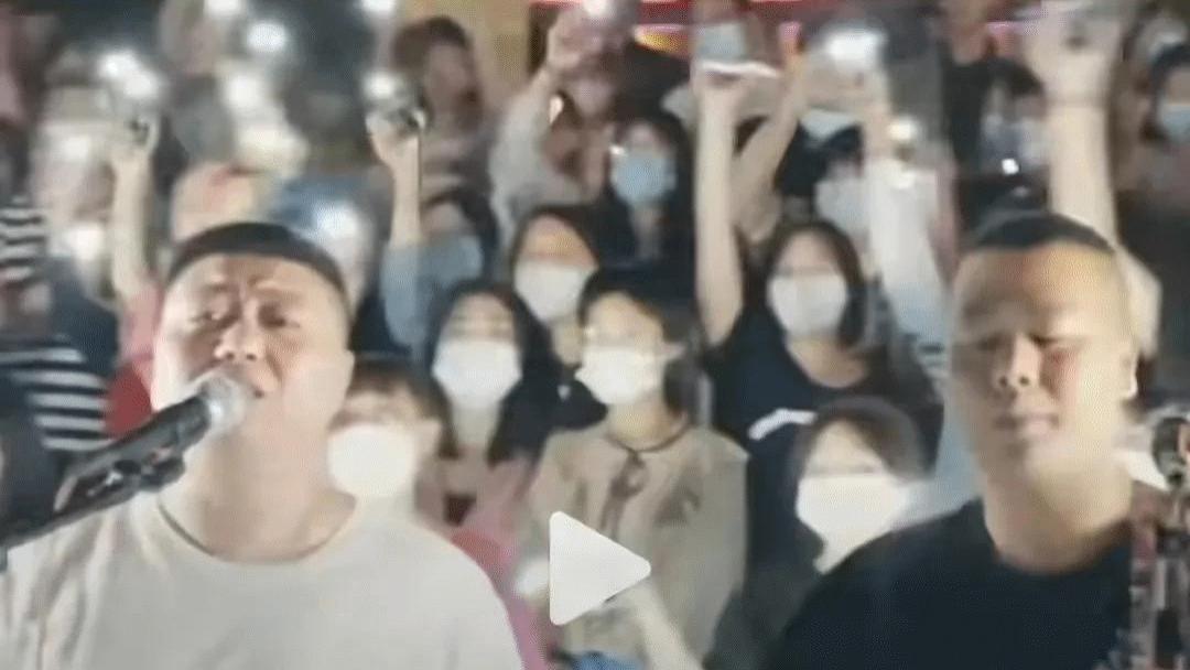 唐山|唐山乐队和市民合唱《正道的光》：要求有关人员从严从快查办