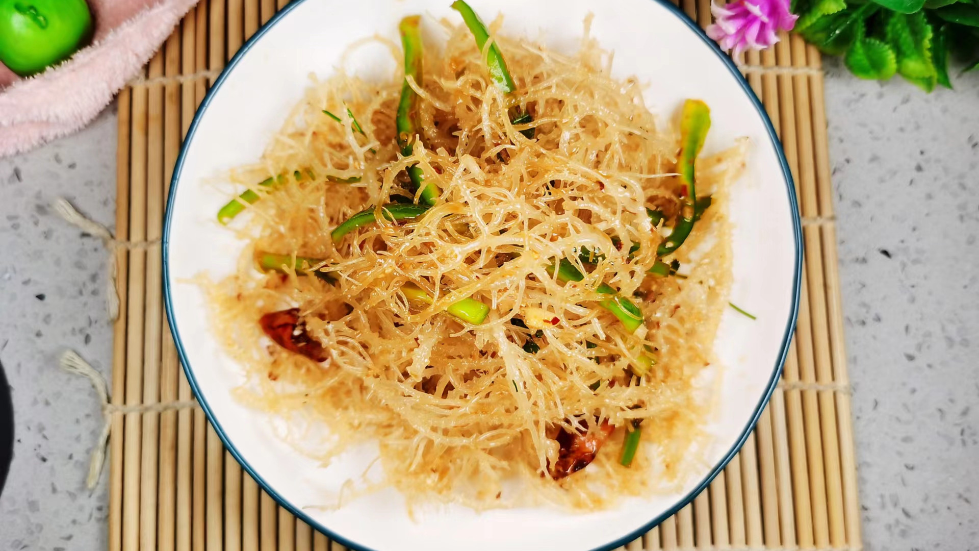 蒜苔|春天，我常做这菜，食材泡好后加料拌一拌，好吃营养，清爽嘎嘣脆