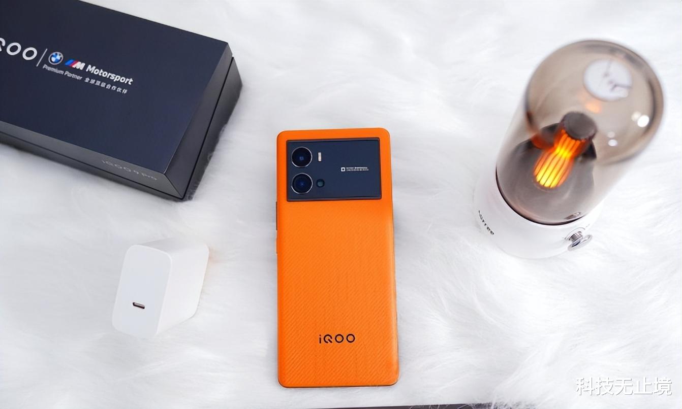 iqoo|2022年公认“性价比高”的4部手机,看看你有没有选中?