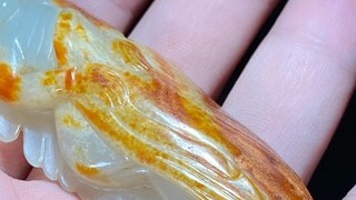 和田玉籽料|清 和田玉籽料留皮 叶形 玉卧人