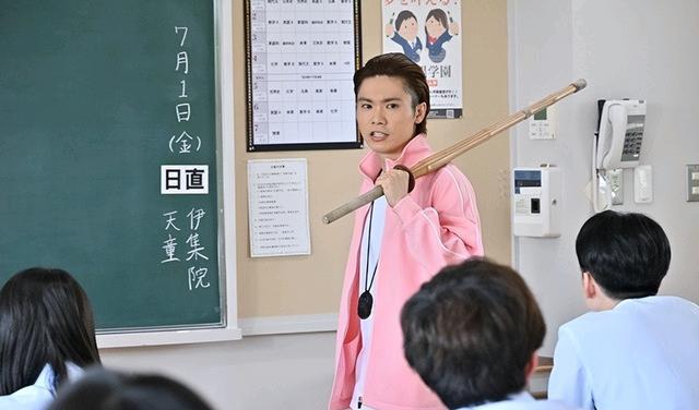 漫画|暴太郎战队咚兄弟第22话追加剧照摘了眼镜完全看不出来的鸡哥