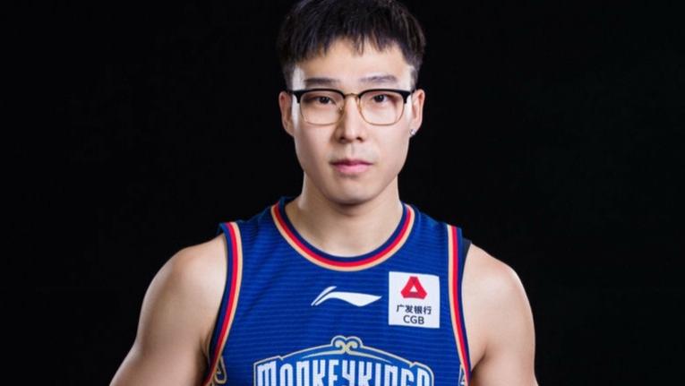 特松加|姚明管管吧！CBA第一渣男诞生，同时交往3女生，话费外卖都骗！