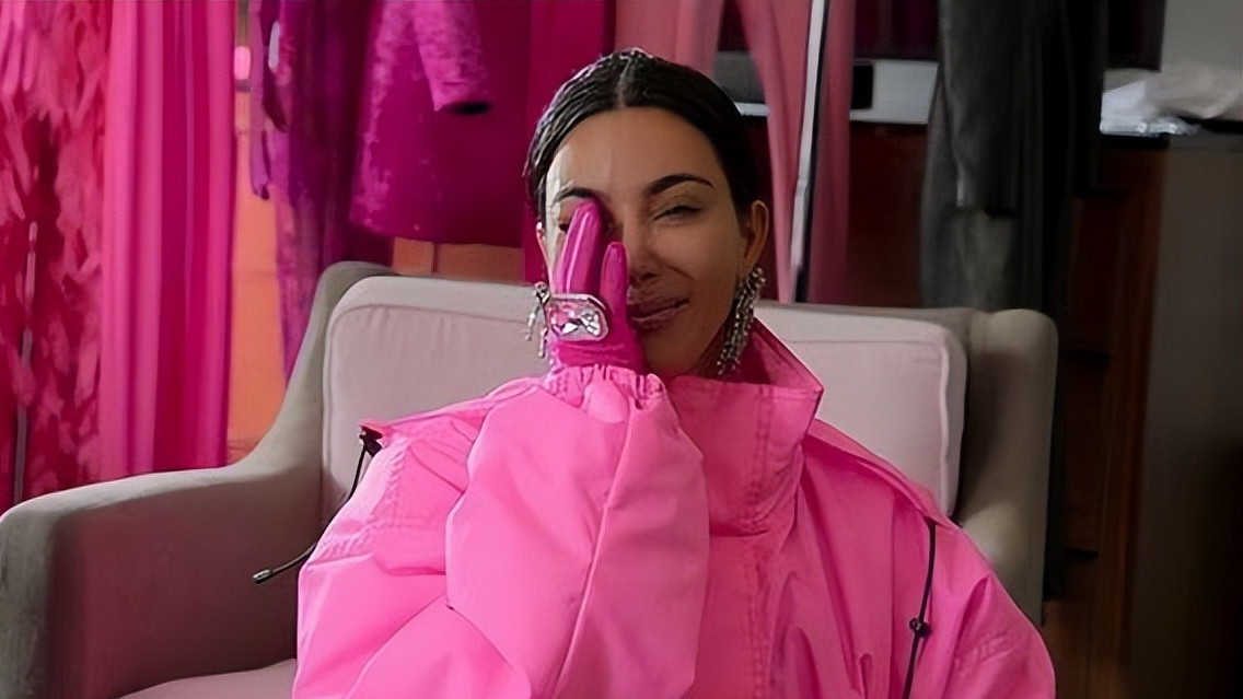 金·卡戴珊|最佳前夫？侃爷追回前妻20年前私密录影带，金·卡戴珊感激涕零