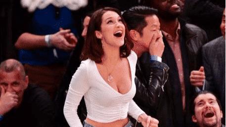 洛瑞|破案了，让洛瑞巴特勒主动上前拥抱的男子是谁？NBA球星都成小粉丝