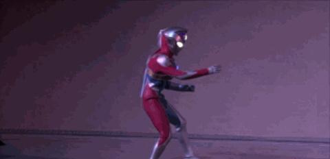 acgn漫评|戴卡奥特曼战斗打戏风格抢先看豪放派猛男打法带点搞笑的风格