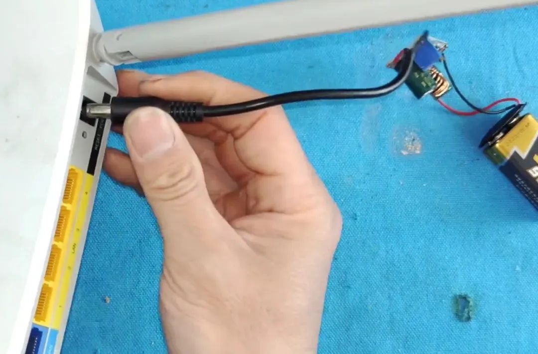 路由器|教你给路由器装上电池,断电不断网,WiFi照样用!