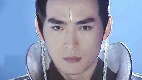 二郎神|“二郎神”已老，身边的“哮天犬”却越来越帅，还成了影帝